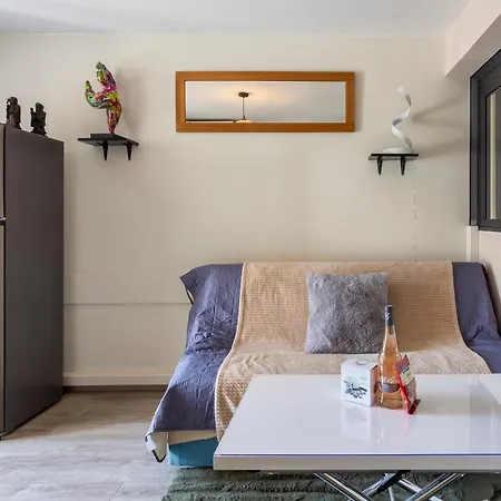 Chez Helene - Deux Pieces Climatise Avec Parking Prive Apartman *
